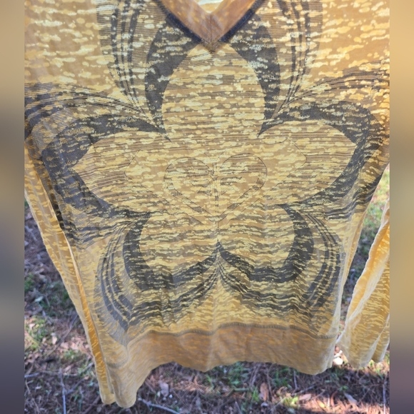 Roxy Yellow Sheer Long Sleeve Top with Floral Design Large - Picture 4 of 4